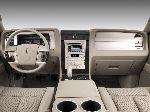 fotosurat 13 Avtomobil Lincoln Navigator L SUV 5-eshik (3 avlod 2007 2014)