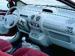 фотографија 30 Ауто Renault Twingo Хечбек (1 генерација [2 редизаjн] 2000 2004)