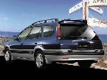 写真 2 車 Toyota Sprinter Carib ワゴン (1 世代 1995 2001)
