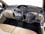 фотографија 10 Ауто Toyota Vitz Хечбек 3-врата (XP10 [редизаjн] 2001 2005)