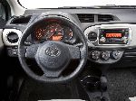 fotografie 13 Auto Toyota Yaris Hatchback 5-uși (U 2011 2014)