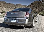 фотографија 5 Ауто Chrysler 300C Седан (1 генерација 2005 2011)