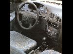 kuva 3 Auto Daewoo Nubira Hatchback (J100 1997 1999)