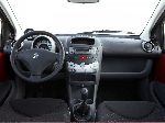 kuva 6 Auto Peugeot 107 Hatchback 3-ovinen (1 sukupolvi [uudelleenmuotoilu] 2008 2012)