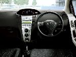 fotografie 7 Auto Toyota Vitz Hatchback 5-dvere (XP10 1998 2002)