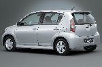 kuva 2 Auto Daihatsu Sirion Hatchback (1 sukupolvi 1998 2002)